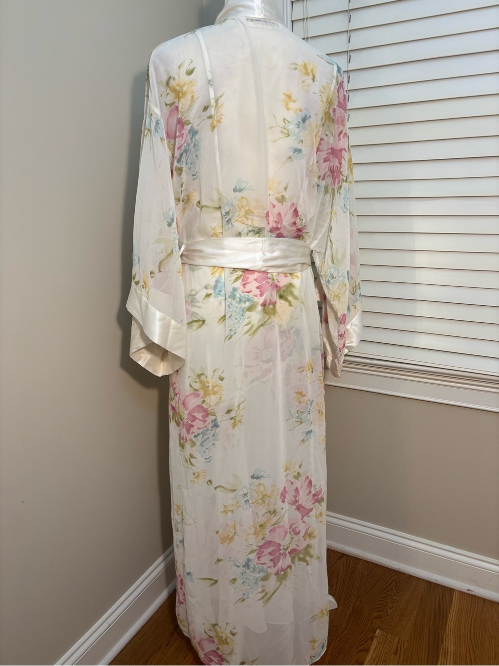 VTG Victoria's Secret Robe and Nightgown Set Peignoir L - Picture 2 of 6